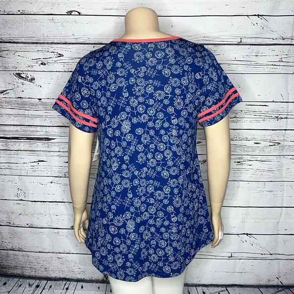 LuLaRoe NWT Size XL Blue & Pink Floral Ladybug Print Classic T Shirt Knit Top - Picture 4 of 6